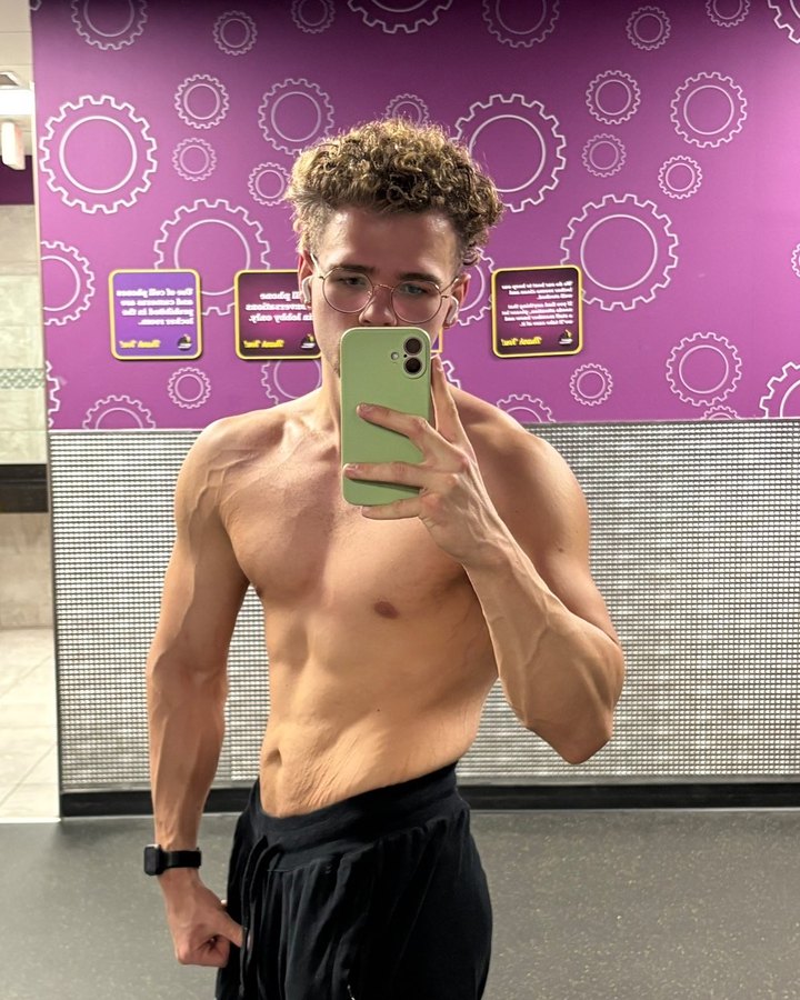 Real client physique after coaching with Catch Trombly